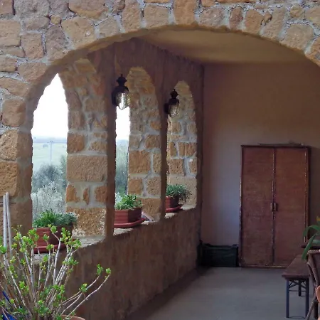 בית חווה La Chiusa Dei Monaci קאסטלמוזיו